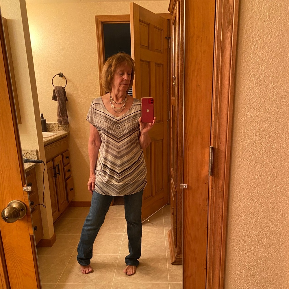 Bundle 10 (4-5$) items for 10$. New Directions White & Gray Short Sleeve Blouse